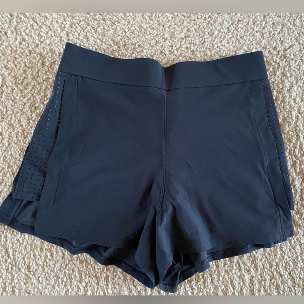 Lululemon Tracker Black High Rise Shorts Size 6 - Picture 2 of 5